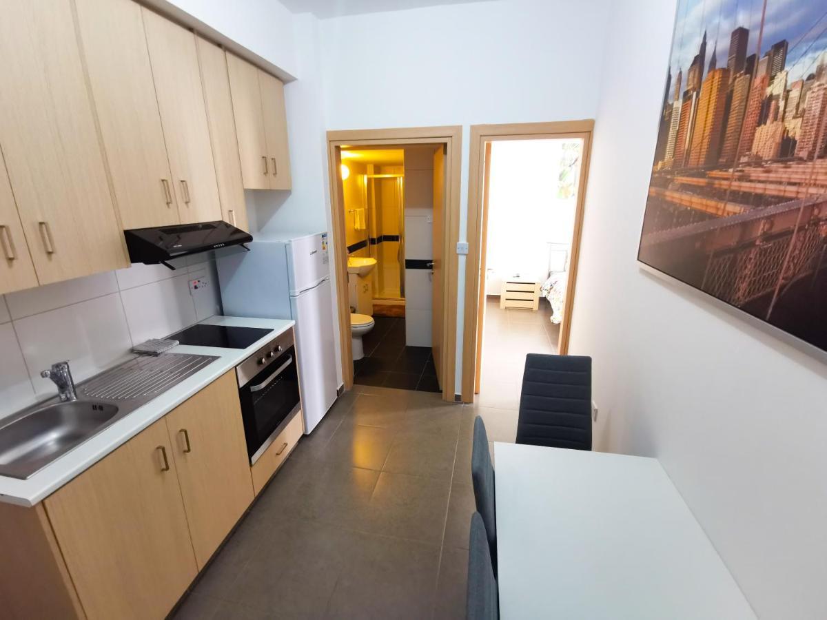 Beachy Keen City Apartment Larnaca Exteriör bild